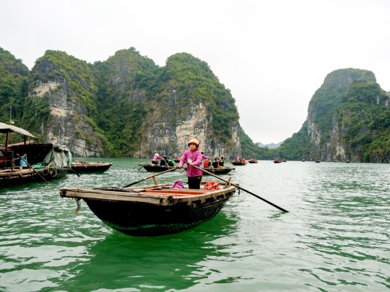 Chèo thuyền tre tại Làng Chài Vung Viêng