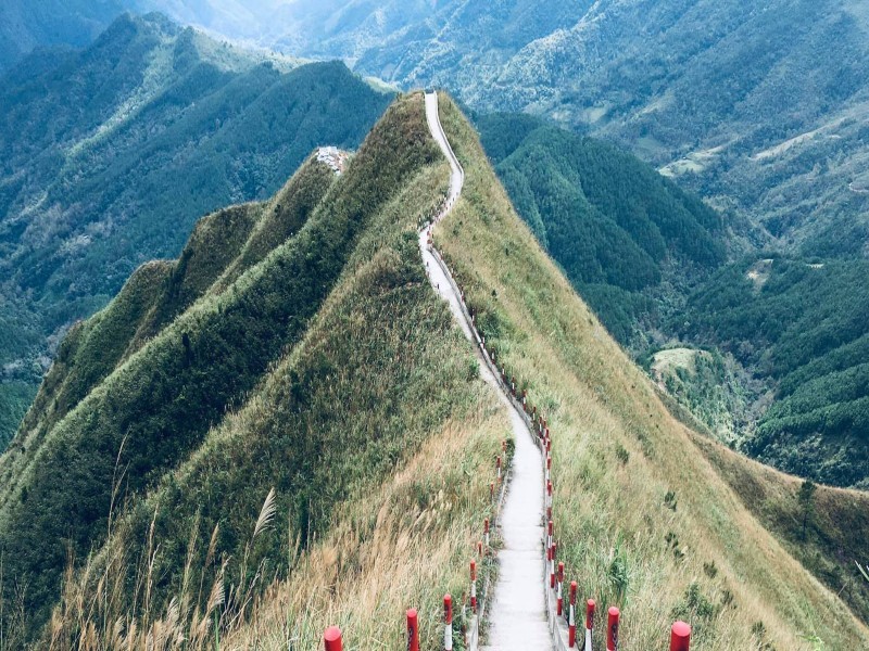 Cuộc phiêu lưu trekking qua sống lưng khủng long xanh mát tại Bình Liêu, Quảng Ninh