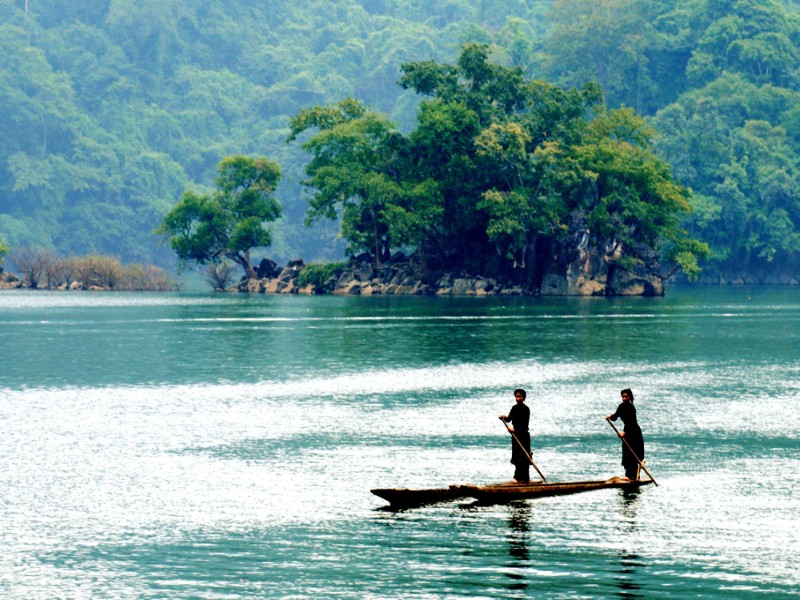 Hồ Ba Bể yên bình tại Bắc Kạn